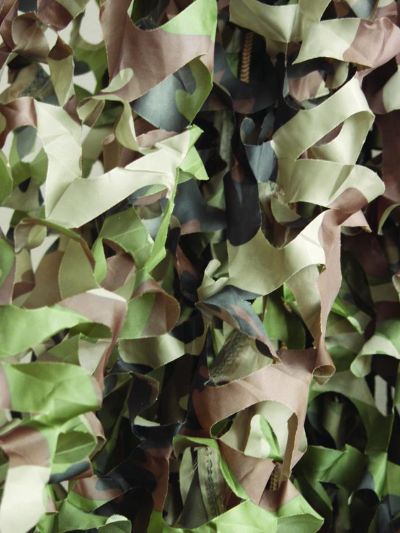 83309110 - Filet de camouflage modèle US woodlands 600 x 300cm quatre couleurs: noir / marron / sable / kaki.